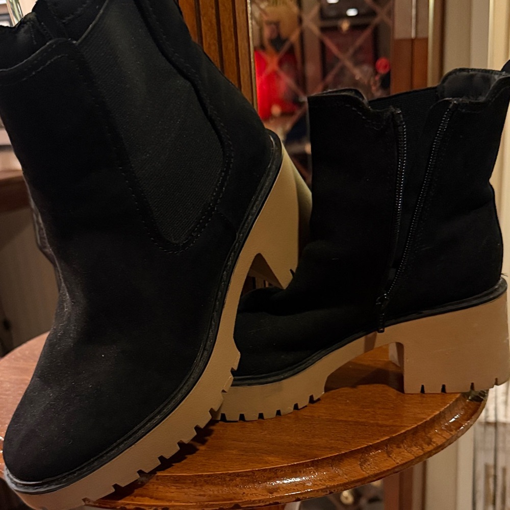 Universal Thread Black Heeled Boots with Tan Sole